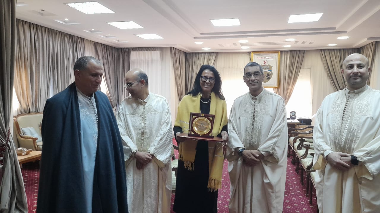 والي سوسة يكرّم حرفيّيْن تميّزا في مجال الصناعات التقليديّة 